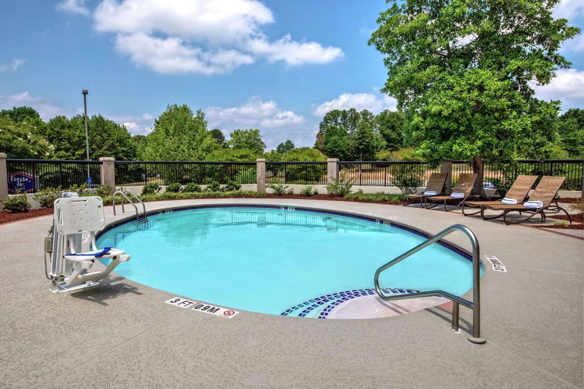 Hampton Inn Charlotte/Матюс Екстериор снимка