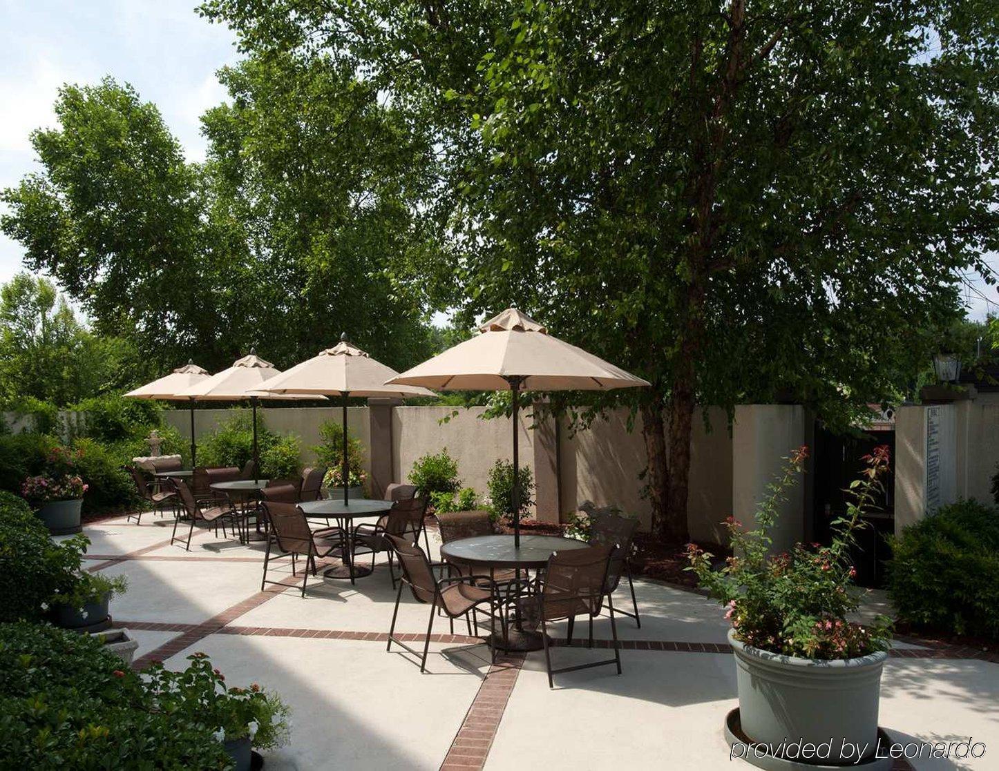Hampton Inn Charlotte/Матюс Ресторант снимка