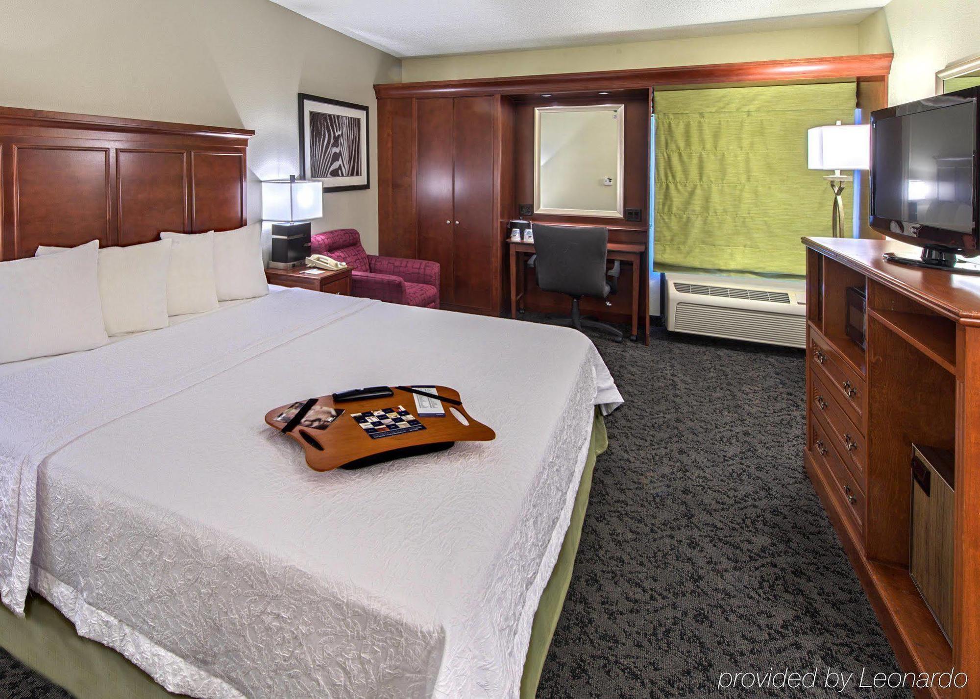 Hampton Inn Charlotte/Матюс Екстериор снимка