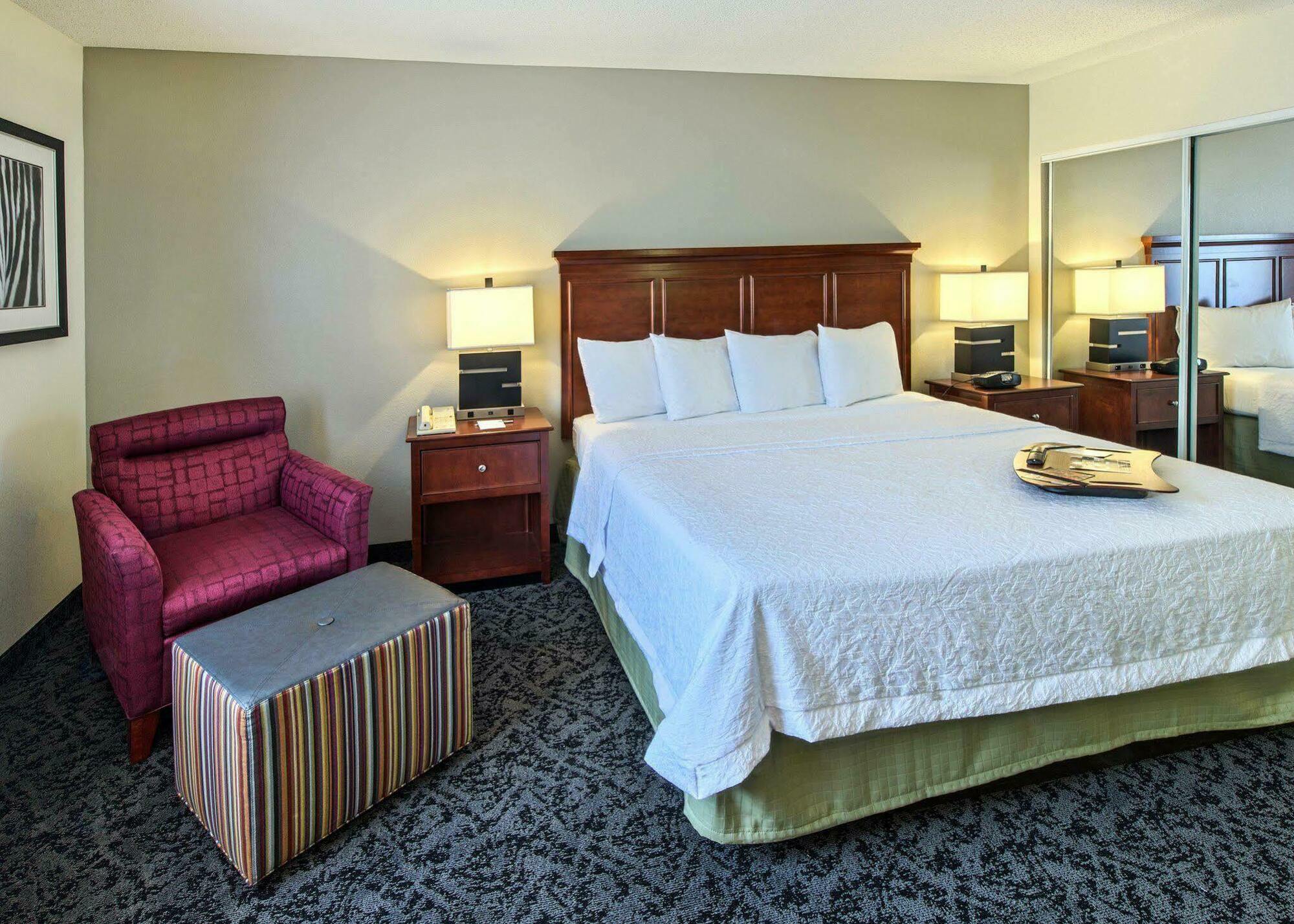 Hampton Inn Charlotte/Матюс Екстериор снимка